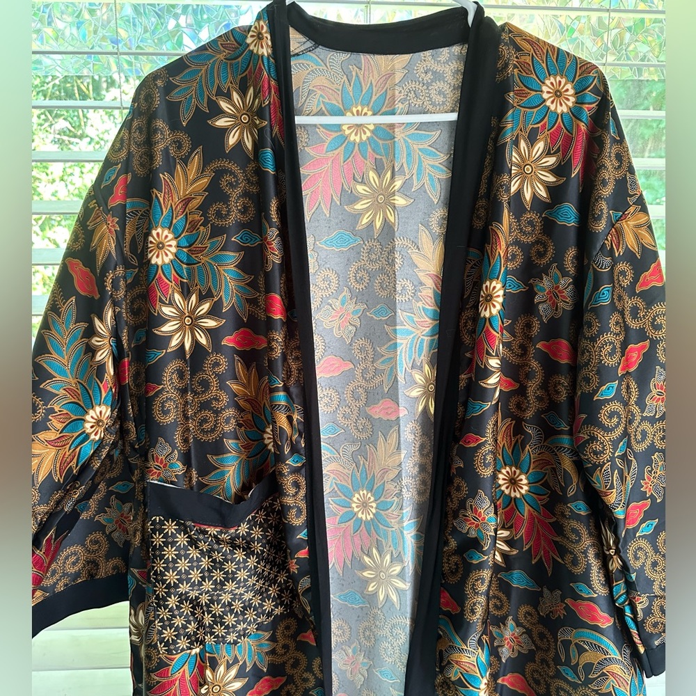Indonesian Robe - Picture 4 of 4
